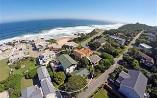 6 Bedroom House in Keurboomstrand