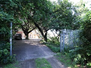 4 Bed House in East Bank