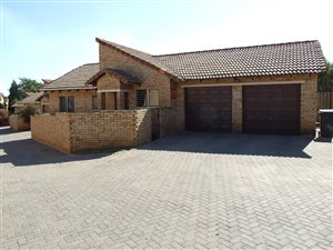 2 Bed House in Ruimsig