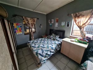 3 Bed House in Elsies River