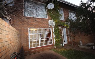 3 Bedroom Duplex in Eldoraigne