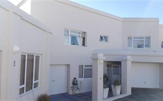 3 Bedroom Townhouse in Bredasdorp