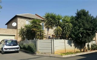 2 Bedroom Townhouse in Allens Nek