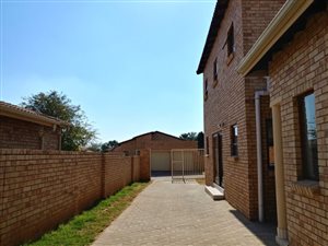 4 Bed Cluster in Maroeladal