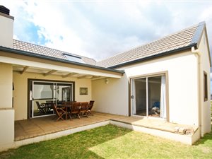 2 Bedroom House in Dennegeur