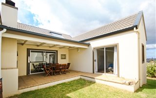 2 Bedroom House in Dennegeur