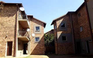 1 Bedroom Apartment in Hazeldean (Silverlakes Surroundings)