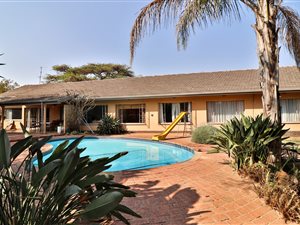 5 Bed House in Meyerspark
