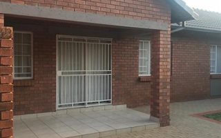 3 Bedroom Simplex in Monavoni