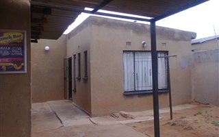 2 Bedroom House in Mohlakeng