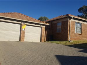 3 Bed House in Thatch Hill Estate