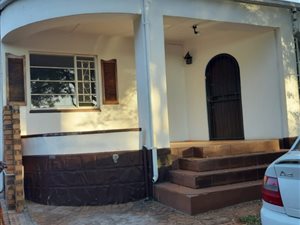 4 Bed House in Kensington
