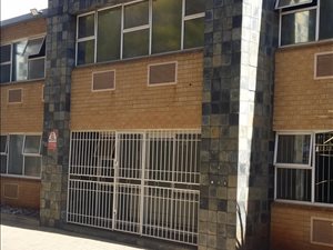 555 m² Industrial space in Halfway Gardens