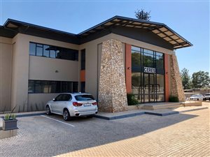 877 m² Commercial space in Faerie Glen