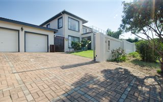 3 Bedroom House in Robberg
