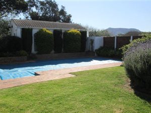3 Bedroom Cluster in Bergvliet
