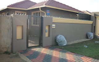 3 Bedroom House in Leondale