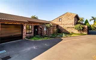 2 Bedroom Simplex in Cowies Hill Park