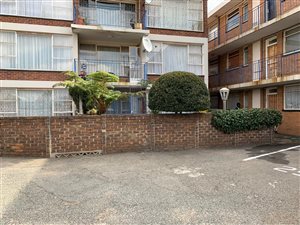 2 Bed Apartment in Rosettenville