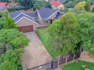4 Bed House in Van Riebeeck Park