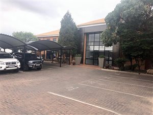 180 m² Commercial space in Constantia Kloof