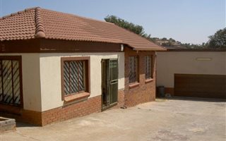 3 Bedroom House in Zakariyya Park