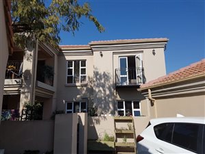 2 Bed Townhouse in Eagle Canyon Golf Estate