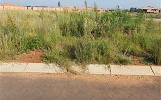 1123 m² Land available in Aerorand