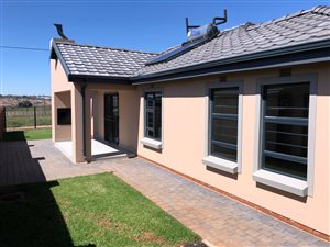 3 Bedroom House in Clayville