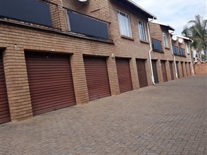 2 Bed Apartment in Hennopspark