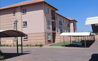 2 Bedroom Apartment in Montana Park