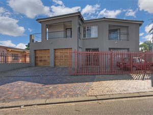 5 Bed House in Marlboro Gardens