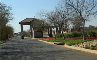 1 Bedroom Apartment in Hazeldean (Silverlakes Surroundings)