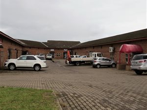 100 m² Commercial space in Alton