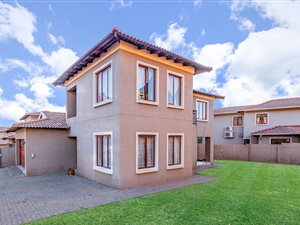 3 Bed House in Honeydew Manor