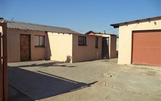 2 Bedroom House in Daveyton