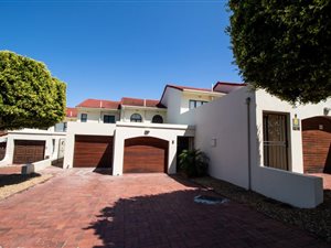 3 Bed Townhouse in Gordons Bay Central