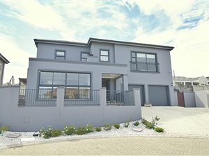 3 Bed House in Dennegeur