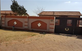 3 Bedroom House in Roodekop