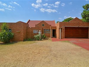 3 Bed House in The Reeds
