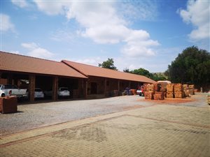 864 m² Industrial space in Hermanstad