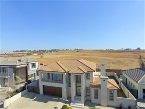4 Bed House in Blue Valley Golf Estate