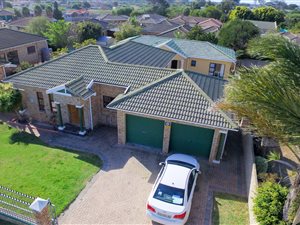 3 Bed House in Overbaakens