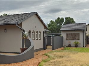 3 Bed House in Royldene