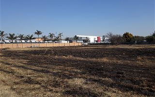 3.5 ha Land available in Hughes