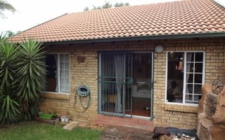 2 Bedroom Simplex in Die Wilgers