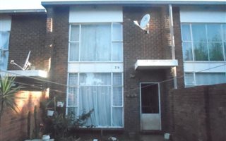 3 Bedroom Townhouse in Grobler Park