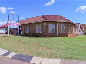4 Bed House in Lenasia South