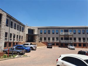 160 m² Commercial space in Broadacres