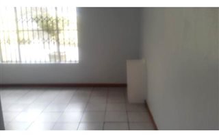 1 Bedroom Garden Cottage in Bromhof